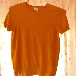 A lovely sweater thats great for fall!🍁